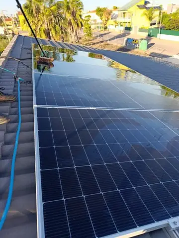 Limpieza de placas solares en La Vall d'Uixó, foto 3